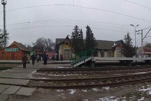 Поліція встановила, що жінка переходила колію по наземному бетонному перекриттю для пішоходів