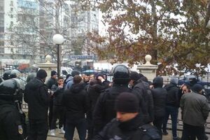 Полиция установила анкетные данные задержанных