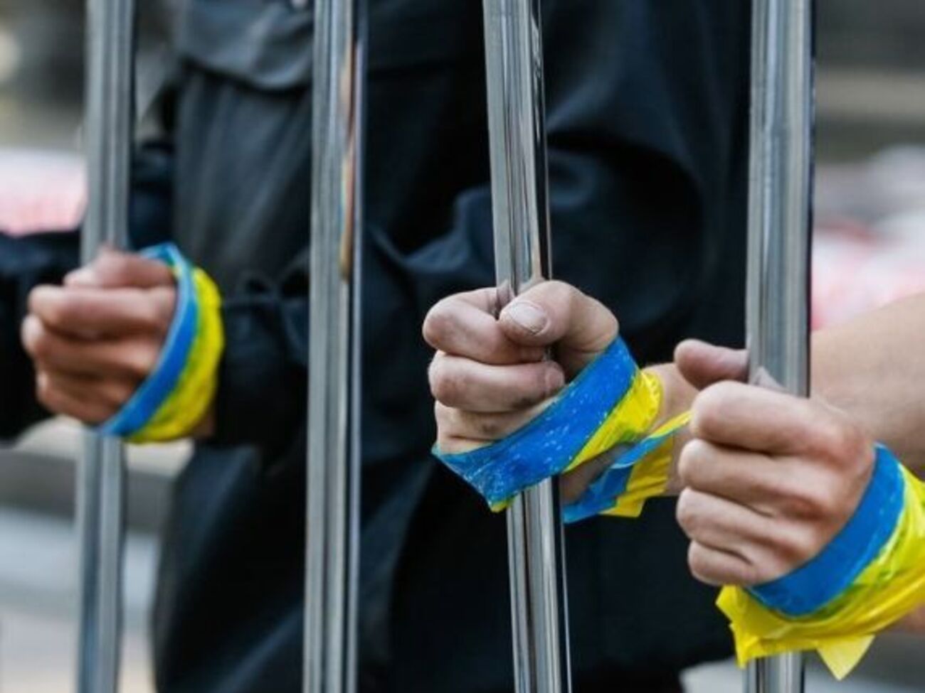 За словами Володимира Гройсмана, кошти буде виплачено на правову допомогу незаконно утримуваним українцям, а також на підтримку їхніх сімей