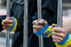 За словами Володимира Гройсмана, кошти буде виплачено на правову допомогу незаконно утримуваним українцям, а також на підтримку їхніх сімей