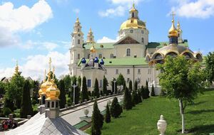 У повідомленні нагадали, що на території Лаври живуть 200 ченців і 50 послушників