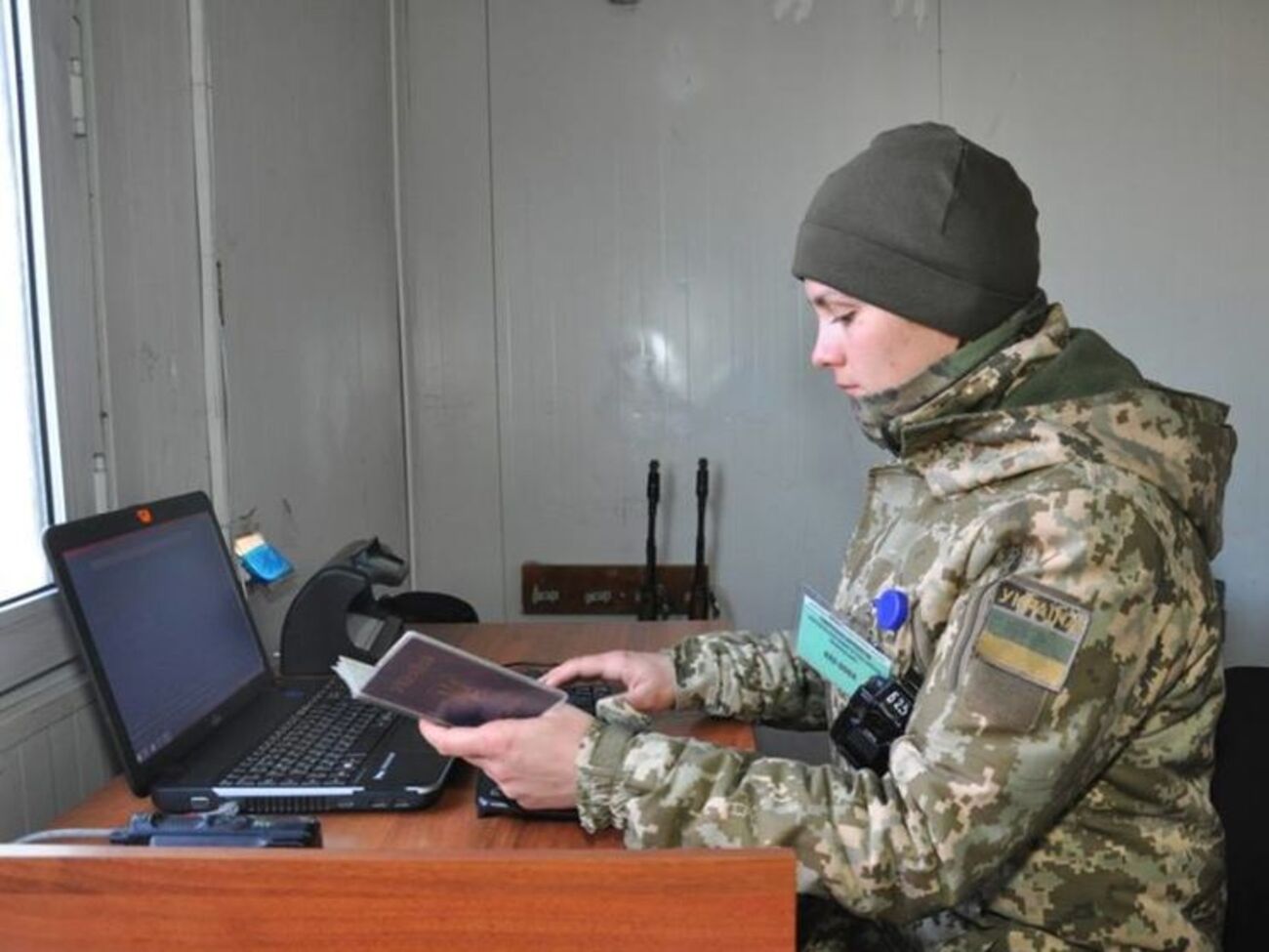 Пограничники обнаружили у пассажира "паспорт ДНР"