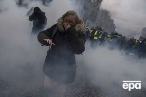 Две съемочные группы RT France пострадали от слезоточивого газа, который применяла полиция