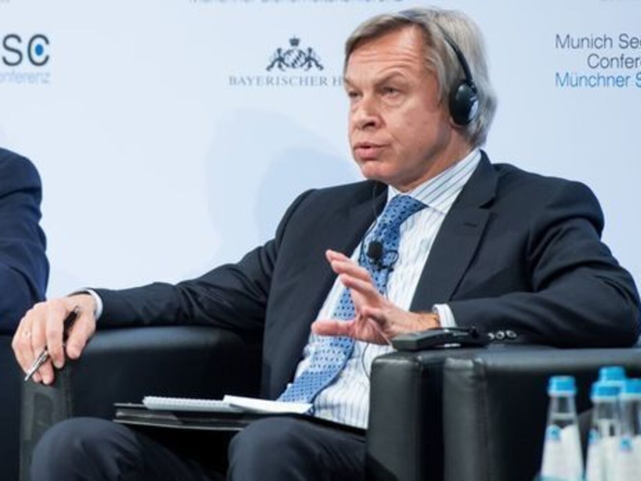 Пушков: Чому на Місяці прапор колихався, як від протягу?