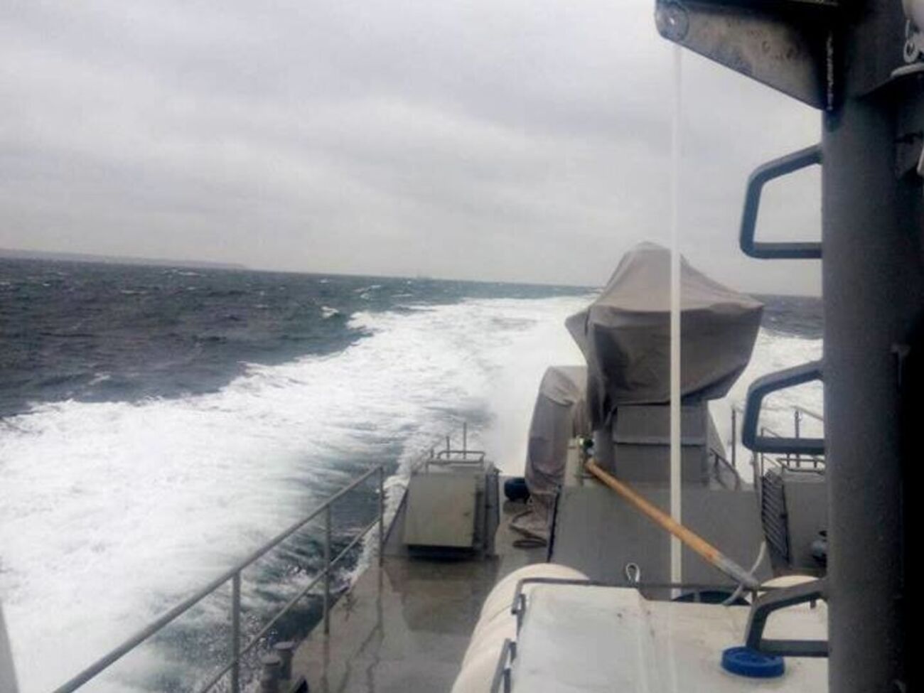 Корабельна група ВМС ЗС України продовжує перехід у порт Маріуполь