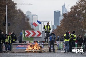 Акции протеста во Франции вызваны решением правительства поднять в следующем году налог на дизельное топливо и бензин