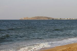 Керченська протока з'єднує Чорне та Азовське моря
