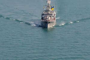 Кораблі ВМС попереджали про намір пройти в Азовське море