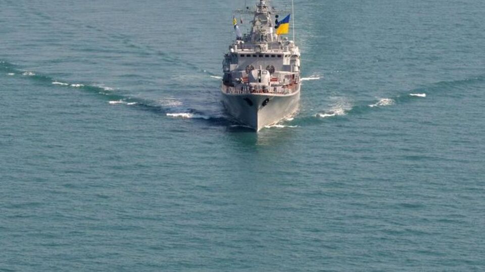 Кораблі ВМС попереджали про намір пройти в Азовське море
