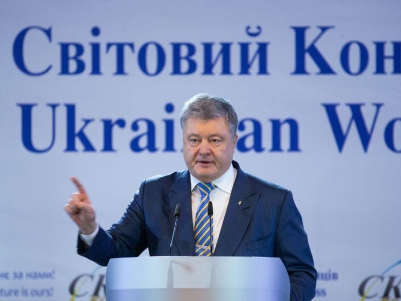 Порошенко: Щупальца русского мира оказались крепче, чем мы предполагали, но мы их решительно рубим