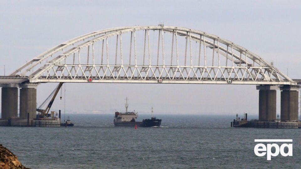 Українські кораблі не змогли ввійти в Азовське море