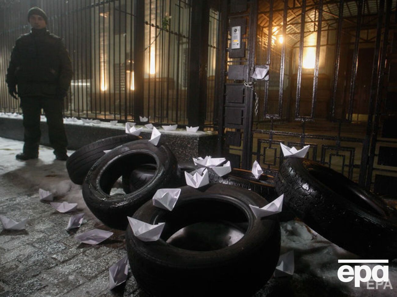 Під посольством РФ у Києві відбулася акція