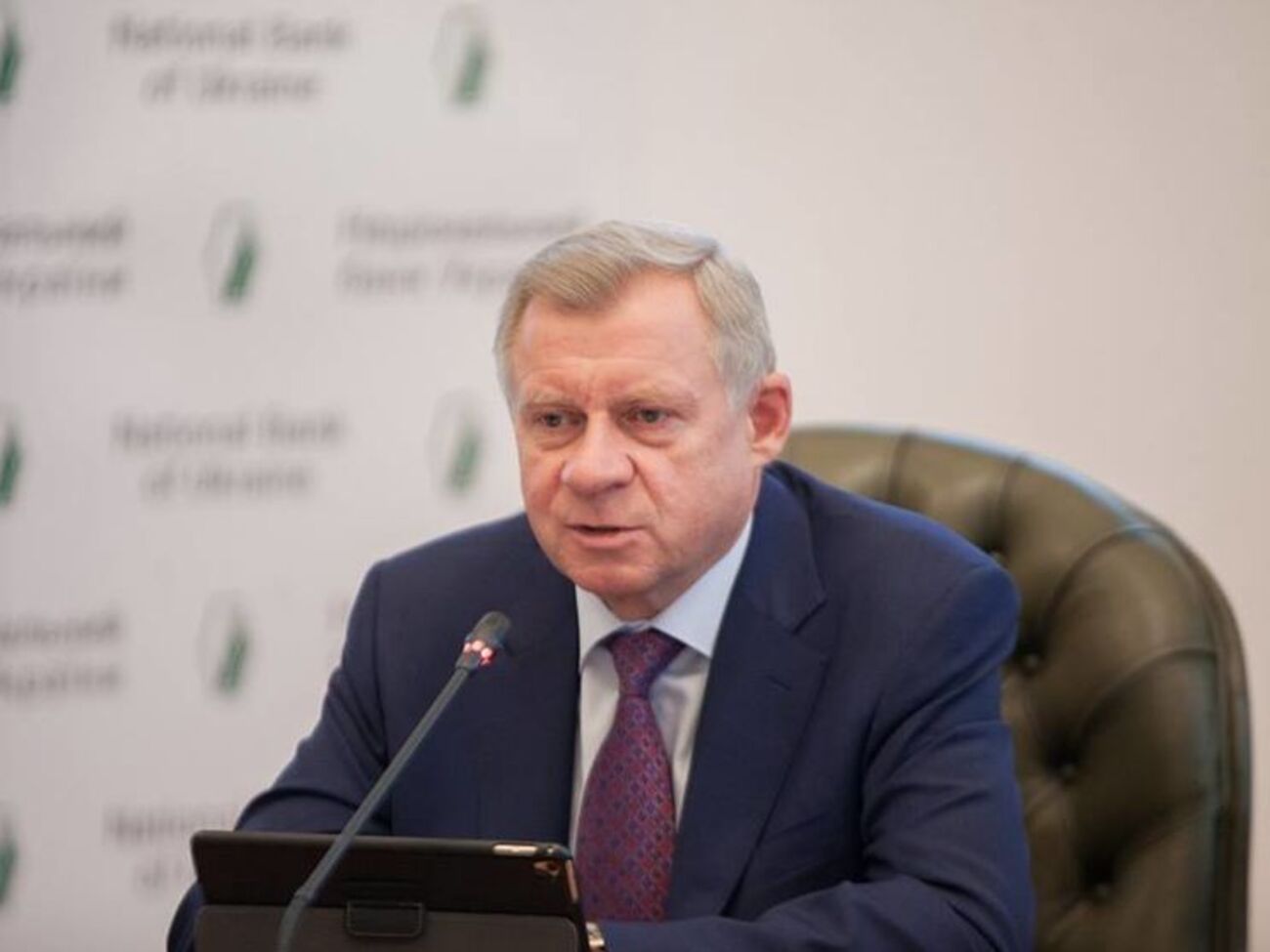 Смолій заявив, що банківська система працюватиме без змін