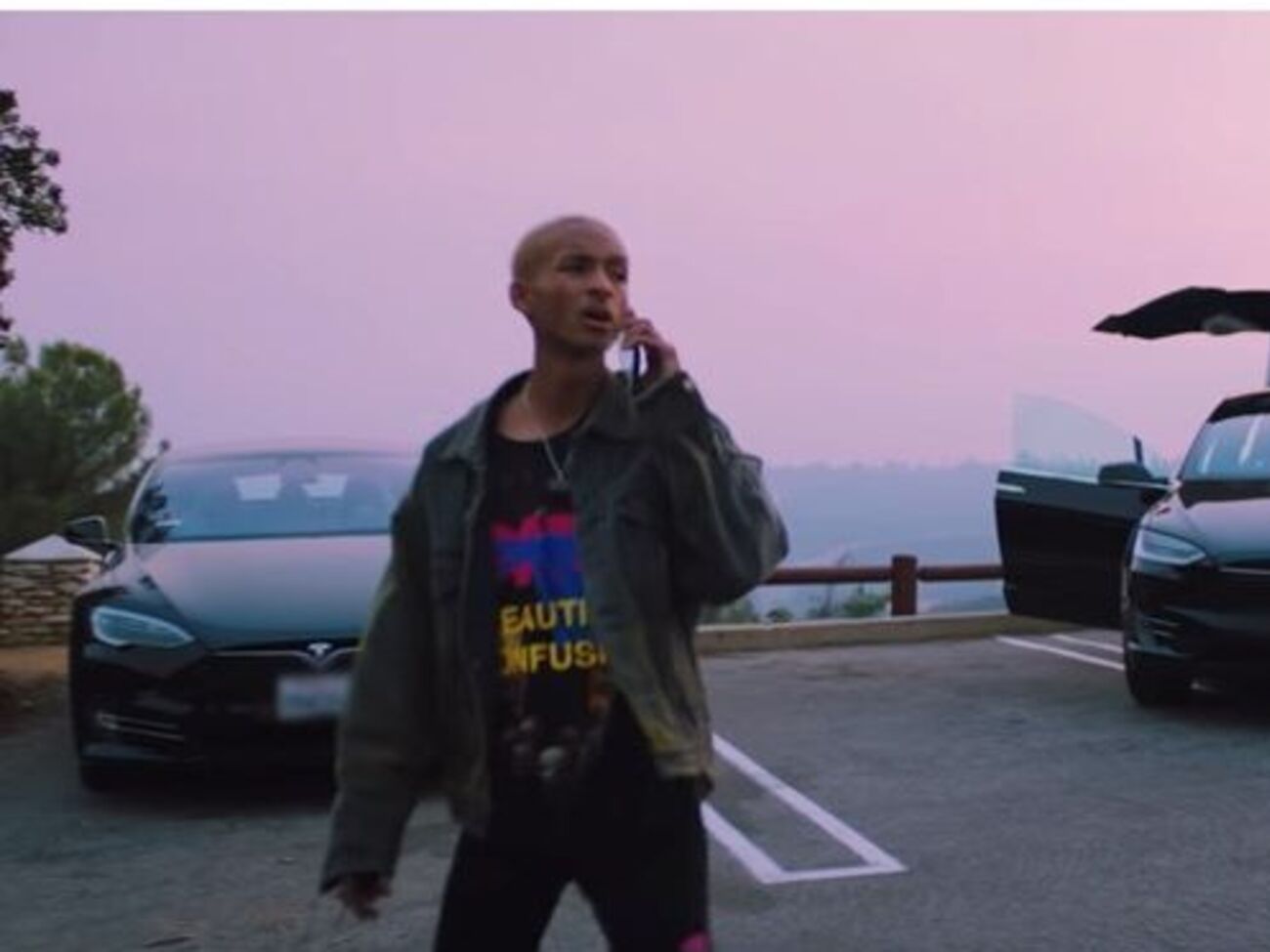 Джейден Сміт у ролику показав автомобілі Tesla