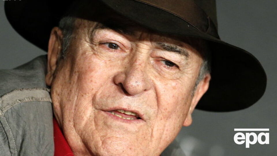 Бертолуччи был удостоен премий "Оскар" и "Золотой пальмовой ветви"