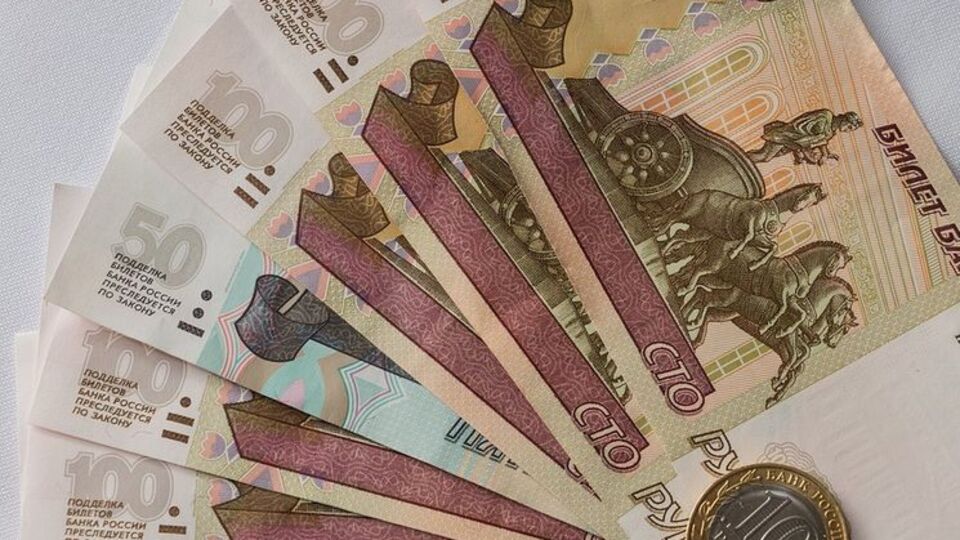 Рубль почав новий тиждень із падіння