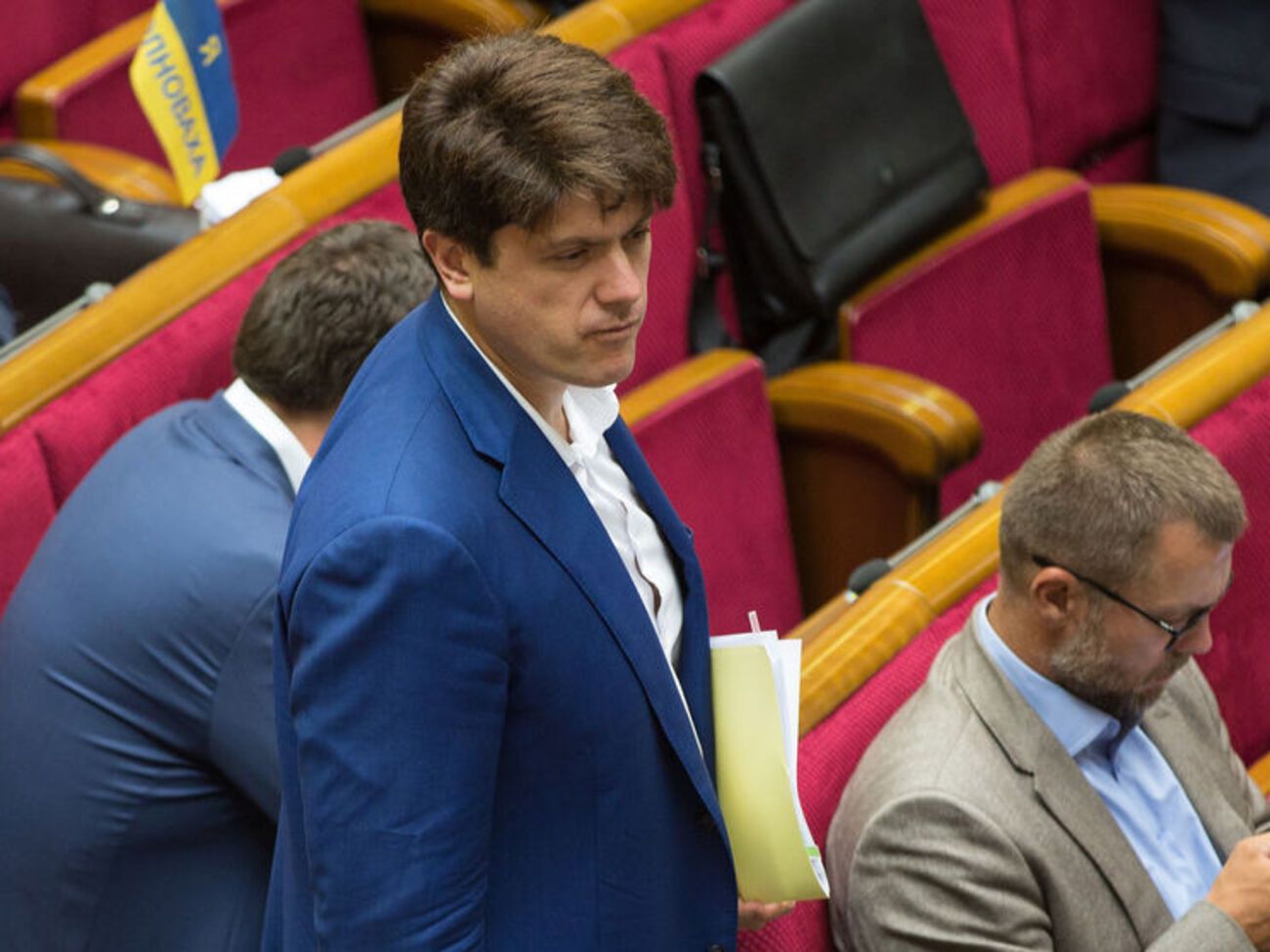 Указ президента о введении военного положения пока не поступал в парламент, заявил Винник