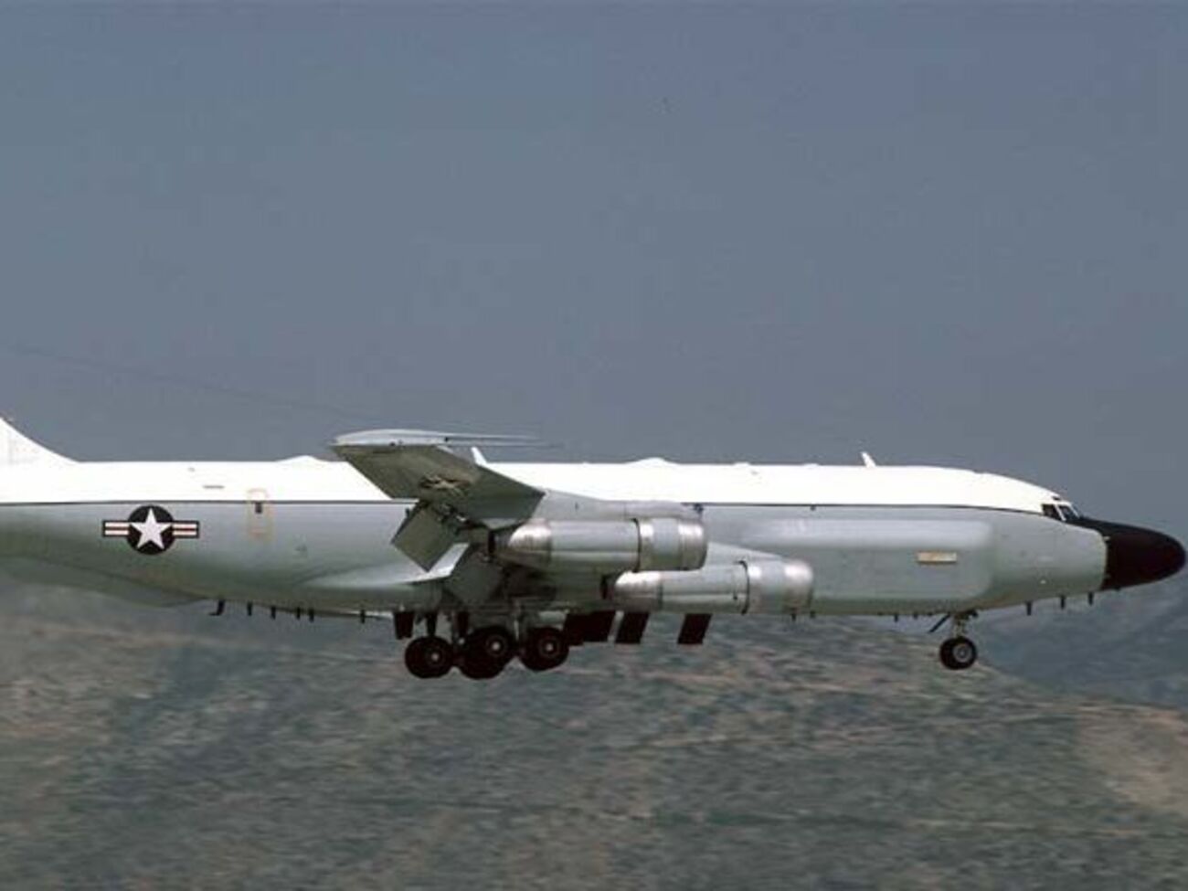 Американский самолет вылетел с авиабазы Суда-бэй, размещенной на греческом острове Крит