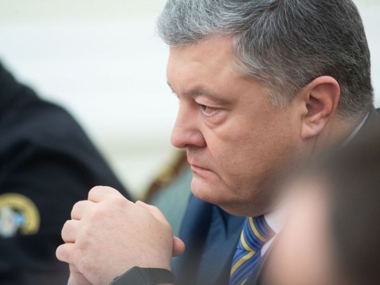 Порошенко 26 ноября подписал указ о введении в действие решения СНБО. Военное положение должна утвердить Верховная Рада Украины