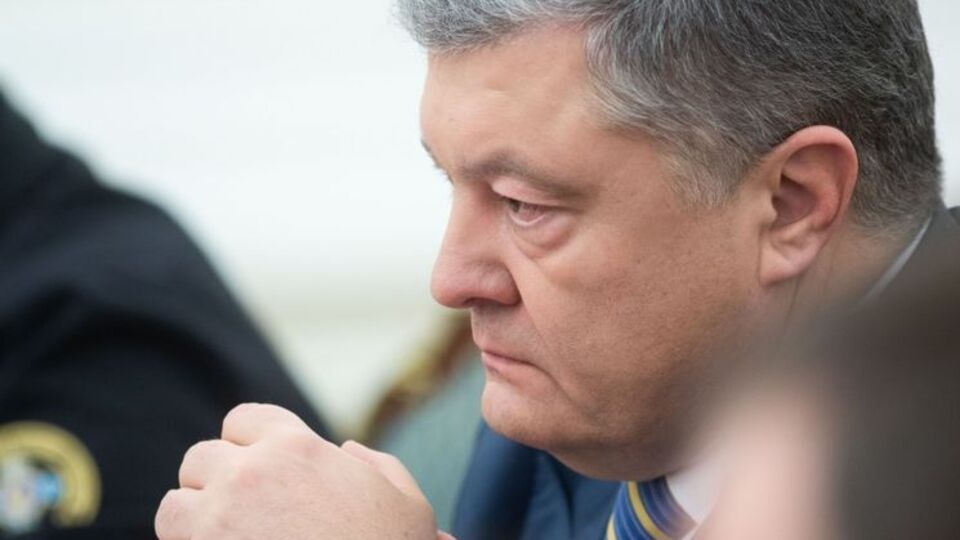 Порошенко 26 ноября подписал указ о введении в действие решения СНБО. Военное положение должна утвердить Верховная Рада Украины