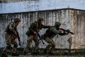 Военное положение вводится в 10 областях Украины на 30 дней