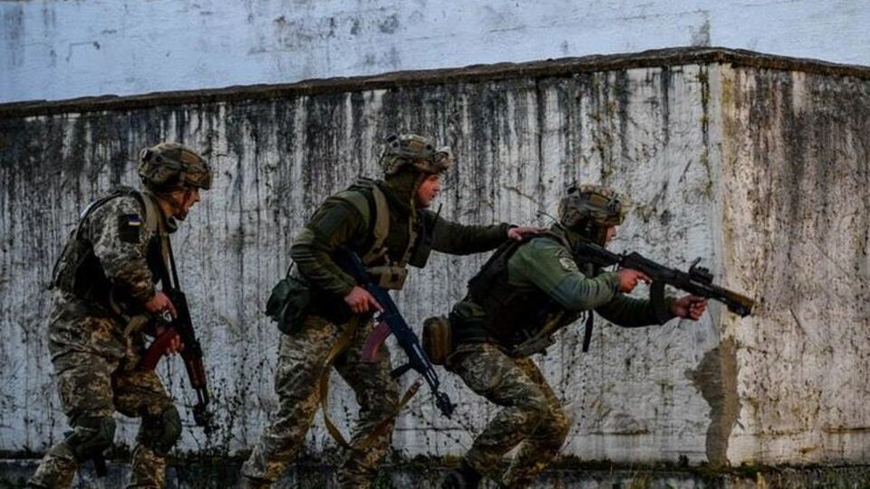 Военное положение вводится в 10 областях Украины на 30 дней