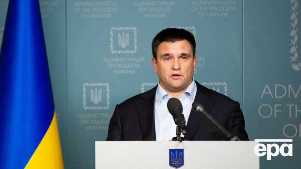 Клімкін: Немає сенсу клеїти етикетки в паспорти громадян країни-агресора