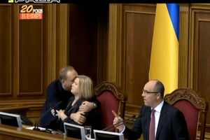 Засідання парламенту завершилося сценою примирення Власенка та Геращенко