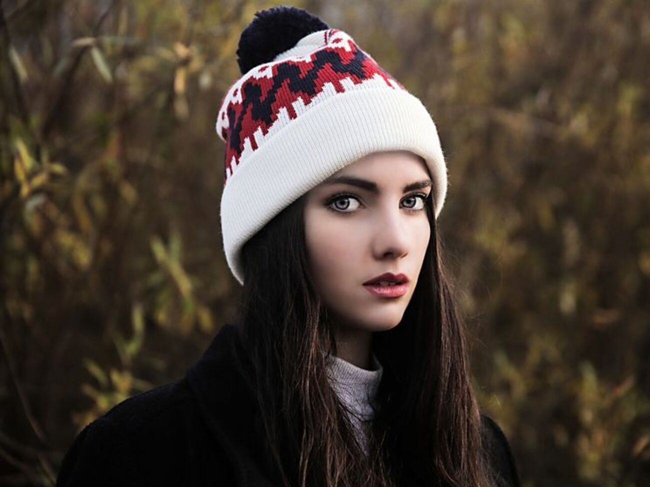 Помпони на шапках носять дорослі та діти