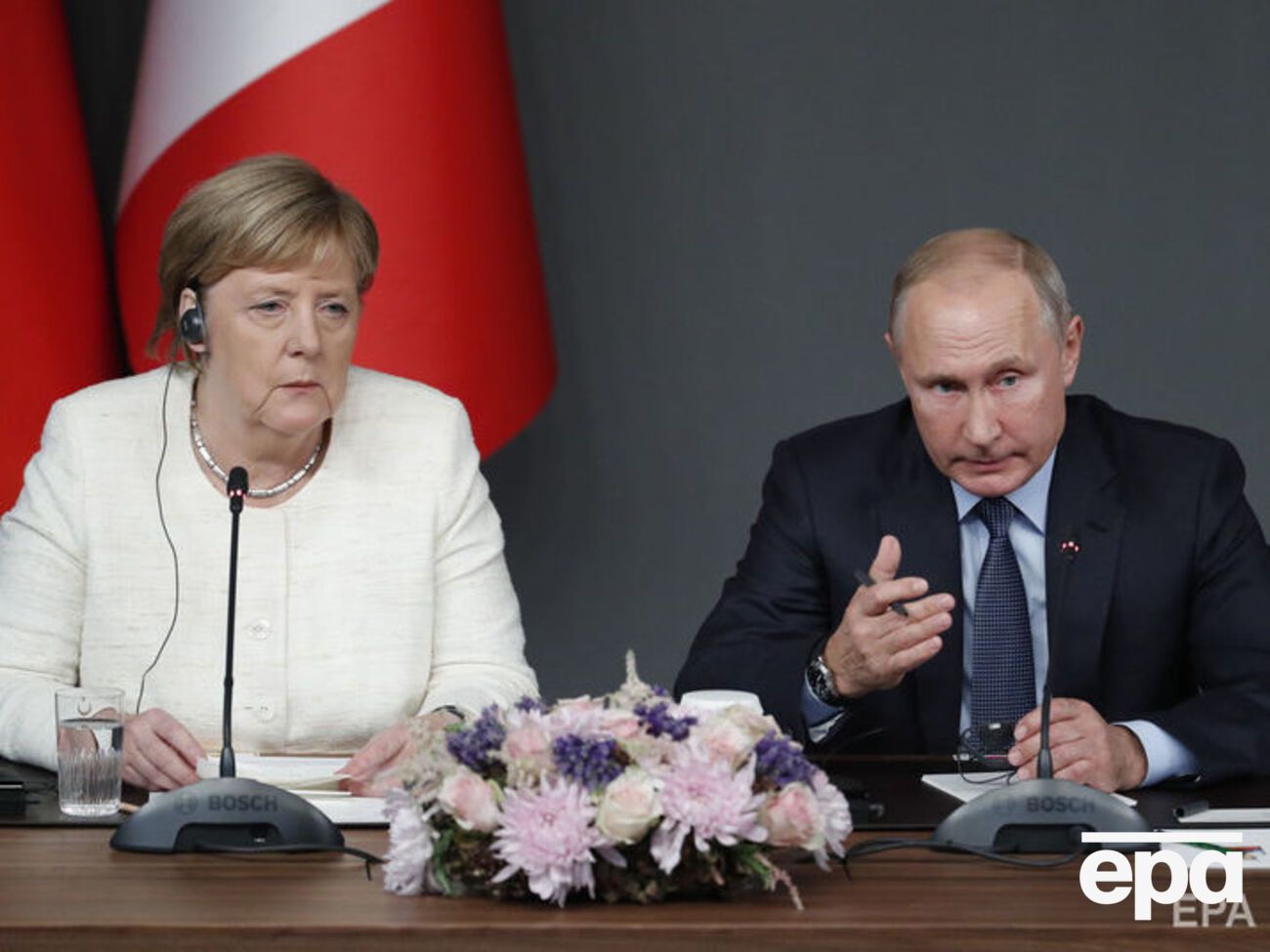 Путин в разговоре с Меркель "дал оценку провокационным действиям украинской стороны", сообщили в Кремле