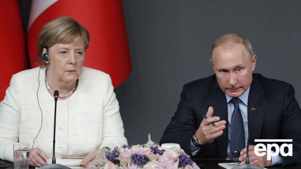 Путін у розмові з Меркель "дав оцінку провокаційним діям української сторони", повідомили в Кремлі