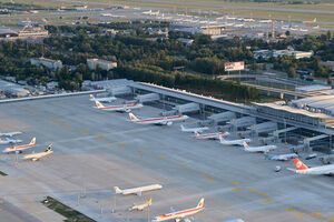 Решение о введении в Украине военного положения не повлияло на работу аэропорта Борисполь