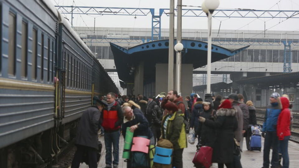 "Укрзалізниця": Движение поездов не прекращалось