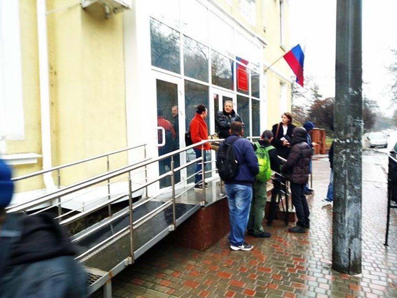 По данным "Крымской солидарности", начало "суда" в оккупированном Симферополе было запланировано на 13.00 по Киеву