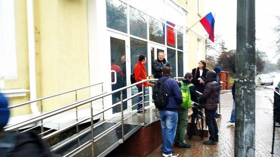 По данным "Крымской солидарности", начало "суда" в оккупированном Симферополе было запланировано на 13.00 по Киеву