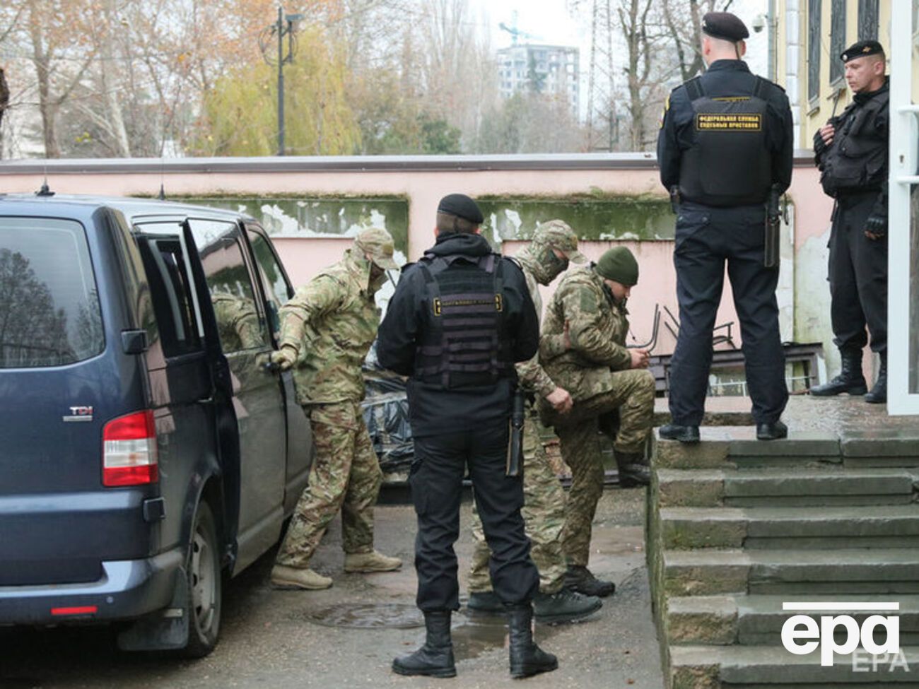 Сьогодні "суд" окупованого Сімферополя обирає запобіжні заходи захопленим українським морякам