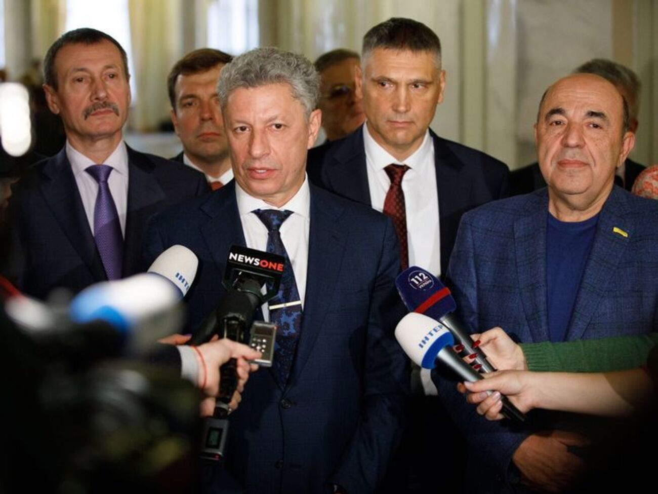 Авторы заявления считают, что власть хочет помешать реализовать избирательные права тем, кто поддерживает кандидата от политической силы, нардепа Юрия Бойко