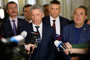 Авторы заявления считают, что власть хочет помешать реализовать избирательные права тем, кто поддерживает кандидата от политической силы, нардепа Юрия Бойко