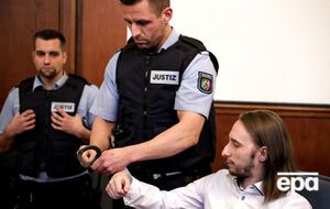 Сергей В. (справа) проведет за решеткой 14 лет