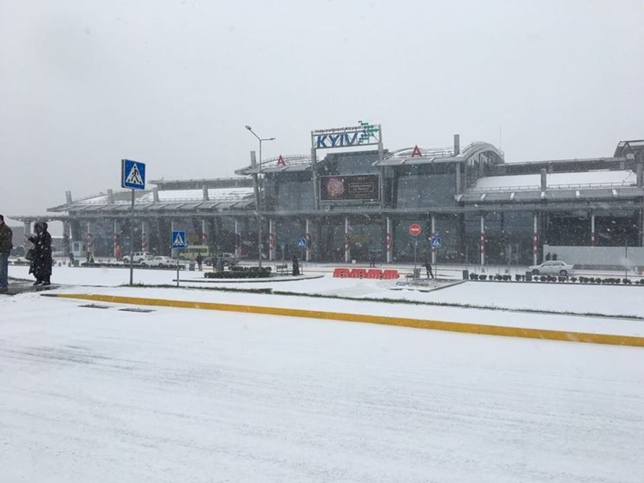 Прикордонники в аеропортах столиці посадили на зворотні рейси кілька десятків громадян РФ