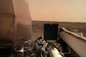 InSight прислал первые снимки с Марса