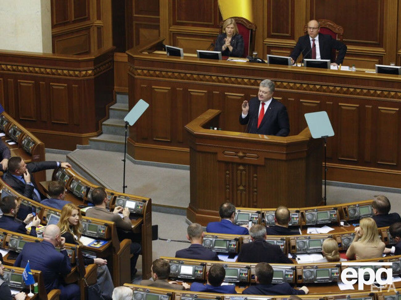 Верховная Рада проголосовала за введение военного положения 26 ноября