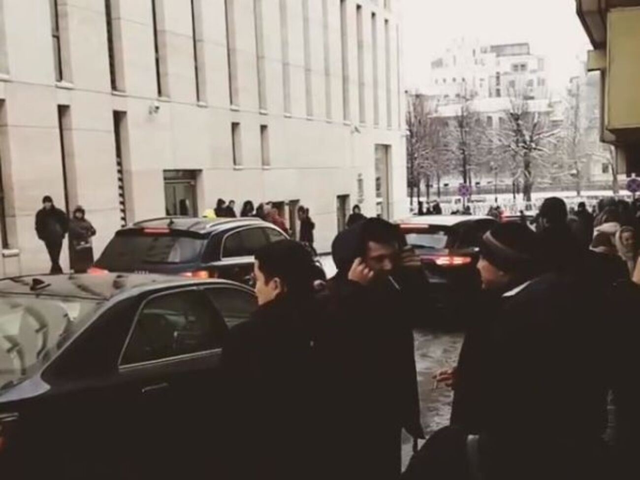 Telegram-канал Mash&nbsp;пишет, что звонки о бомбах в торговых центрах поступили в экстренные службы в течение двух минут