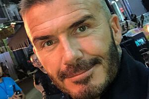 Дэвид Бекхэм: Рождество приближается. Давайте кататься на коньках!