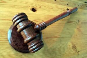 По словам Холоднюка, работа судов также бы не изменилась, если бы военное положение было введено по всей территории страны