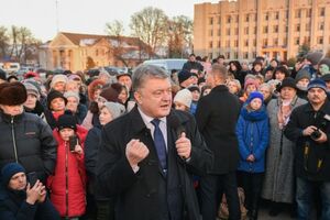 Порошенко: Мы выполняем свое святое обязательство оборонять родную землю