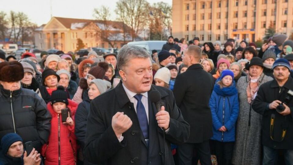Порошенко: Мы выполняем свое святое обязательство оборонять родную землю