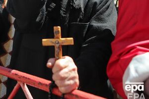 Автори заяви вважають, що втручання влади в церковні справи є підтвердженням "стрімкого згортання" демократії в Україні