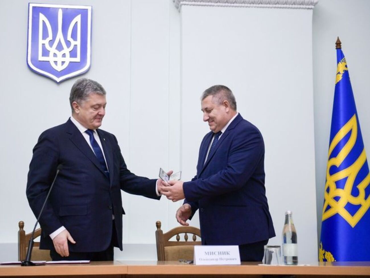 Порошенко: Очень важно, что господин Александр где родился, там и пригодился