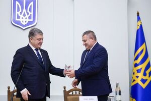 Порошенко: Дуже важливо, що пан Олександр де народився, там і згодився